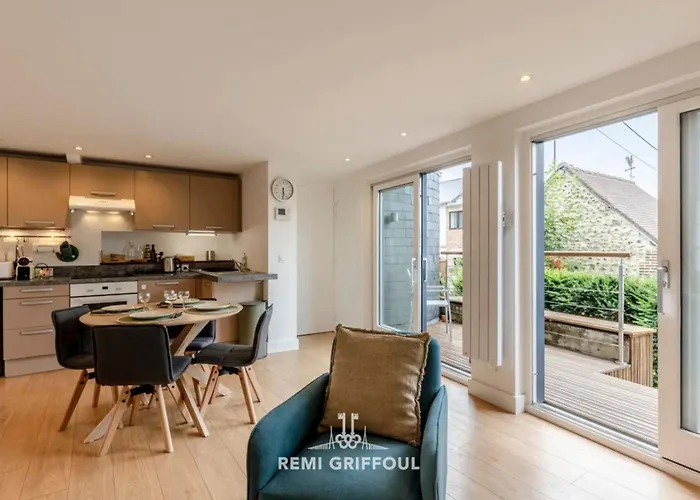 The Duplex Varin Beautiful & Garden 4 People Apartment *