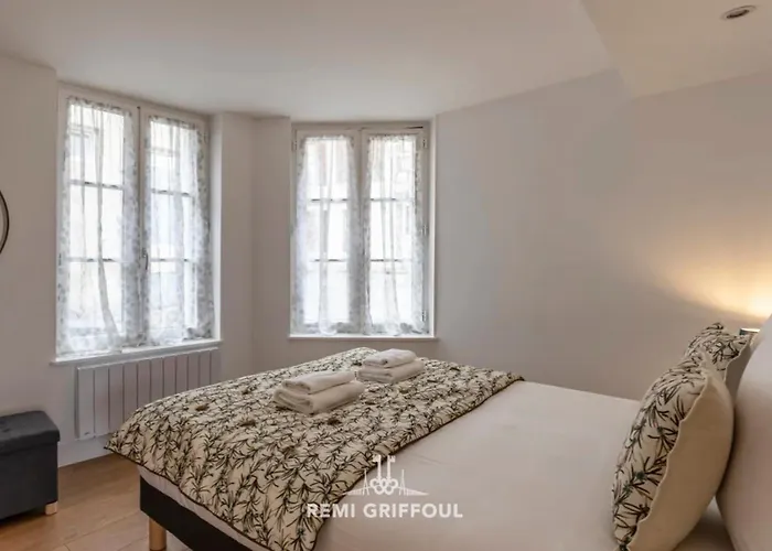 아파트 The Duplex Varin Beautiful & Garden 4 People