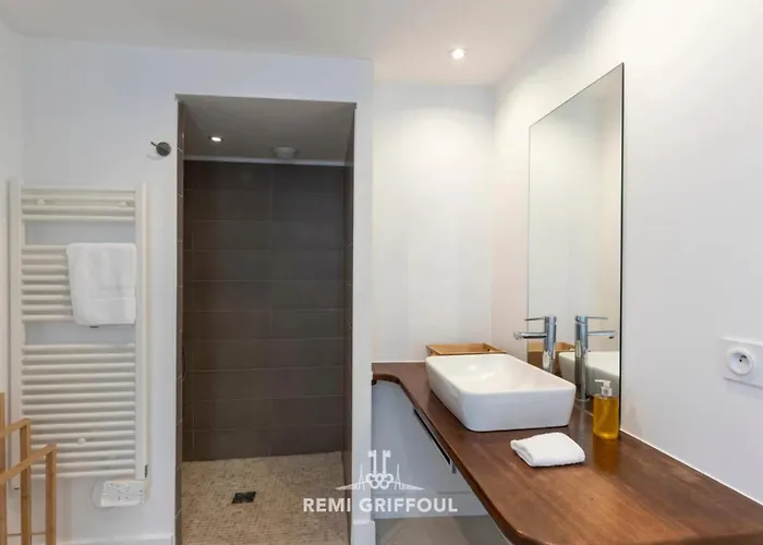 아파트 The Duplex Varin Beautiful & Garden 4 People 옹플뢰르