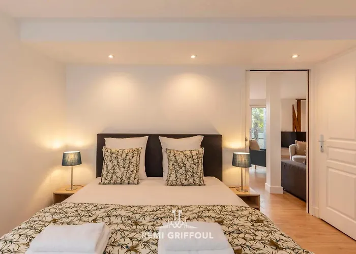 The Duplex Varin Beautiful & Garden 4 People Apartment