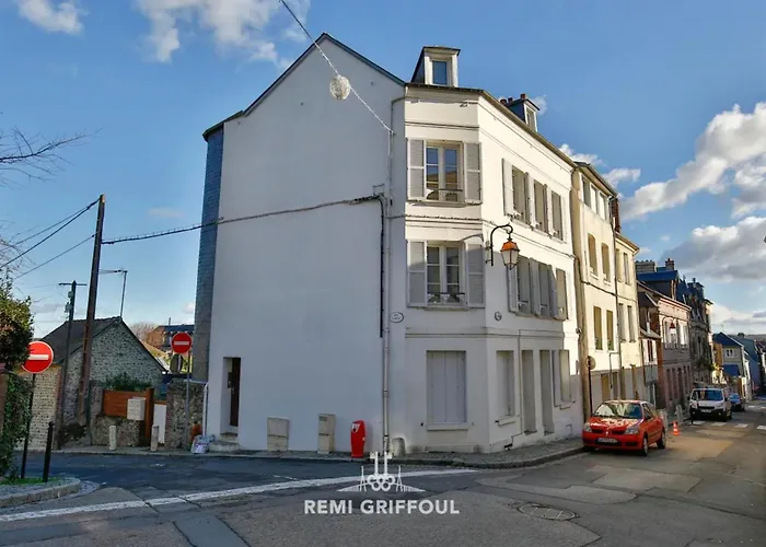 아파트 The Duplex Varin Beautiful & Garden 4 People *